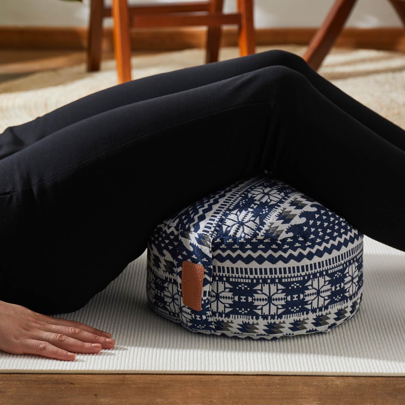 #DoYourYoga Okrągła tapicerka do jogi – poszewka nadająca się do prania, wypełnienie z ekologicznej łuski gryki (kod typu pojazdu), 30 x 15 cm, poduszka do jogi i medytacji - styl (1)
