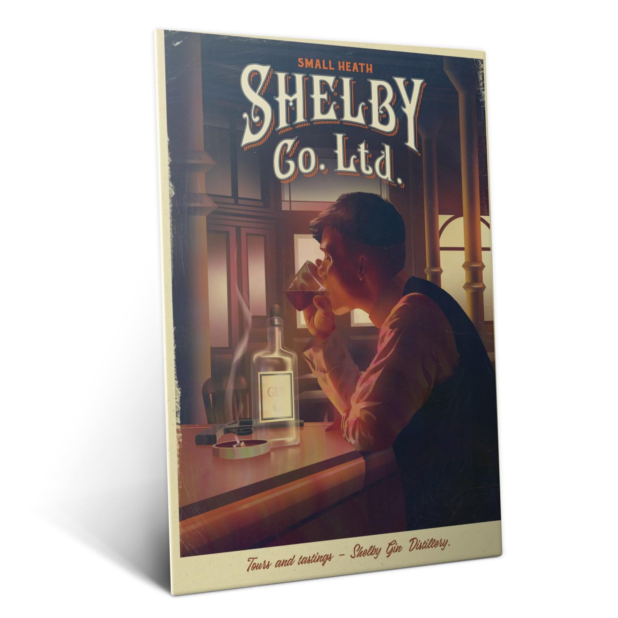 Displate Metall poster Peaky Blinders Shelby Gin Distillery Größe M | Moderne Bilder Wohnzimmer, Wandbilder für Schlafzimmer. Wanddeko & Geschenk. Wandkunst mit Magnet-Befestigung, ohne Bohren.