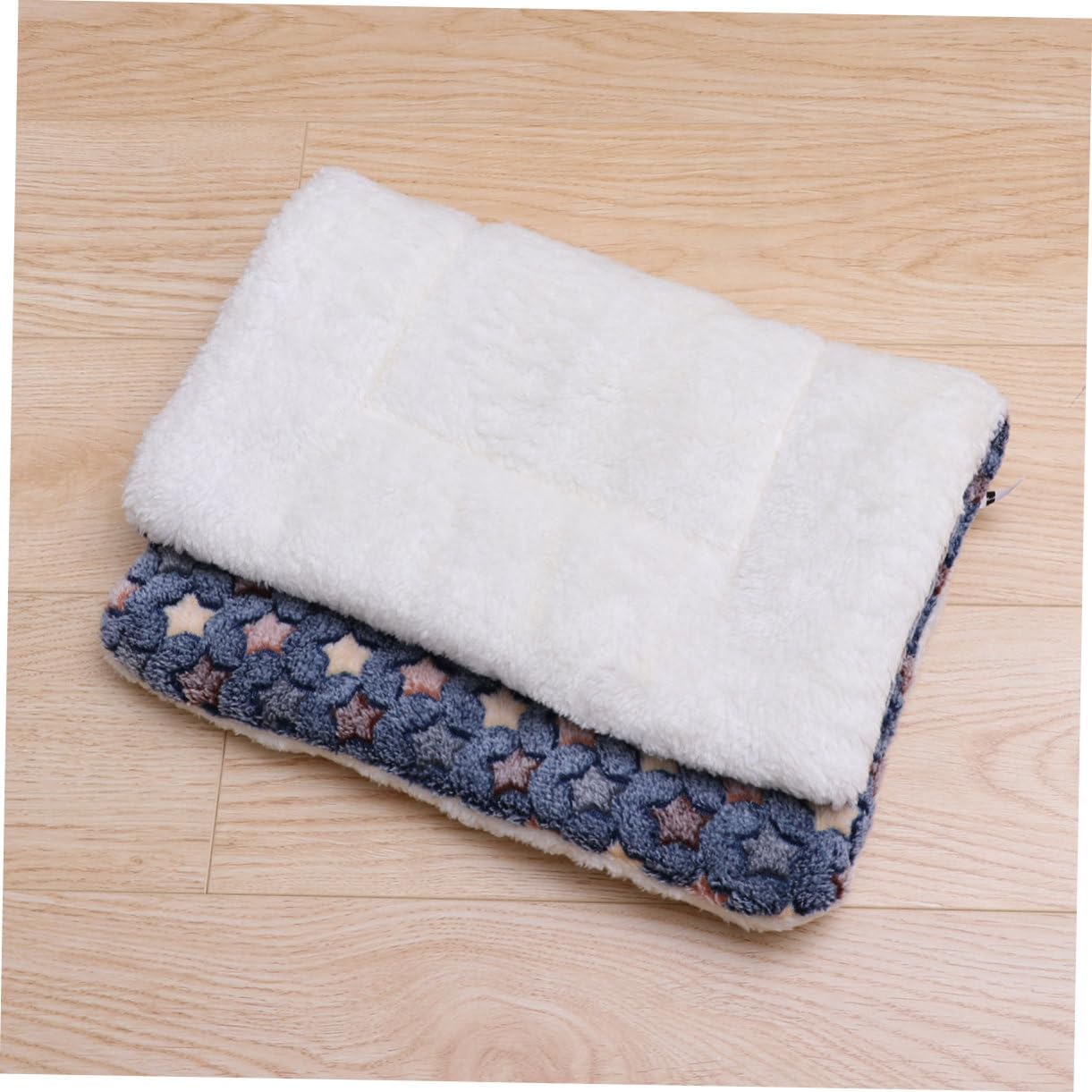 Comfortable Pet Dog Cat Blanket Cushion for Sleeping Playing Soft Warm Mat for Indoor Use Travel and Car Stars
