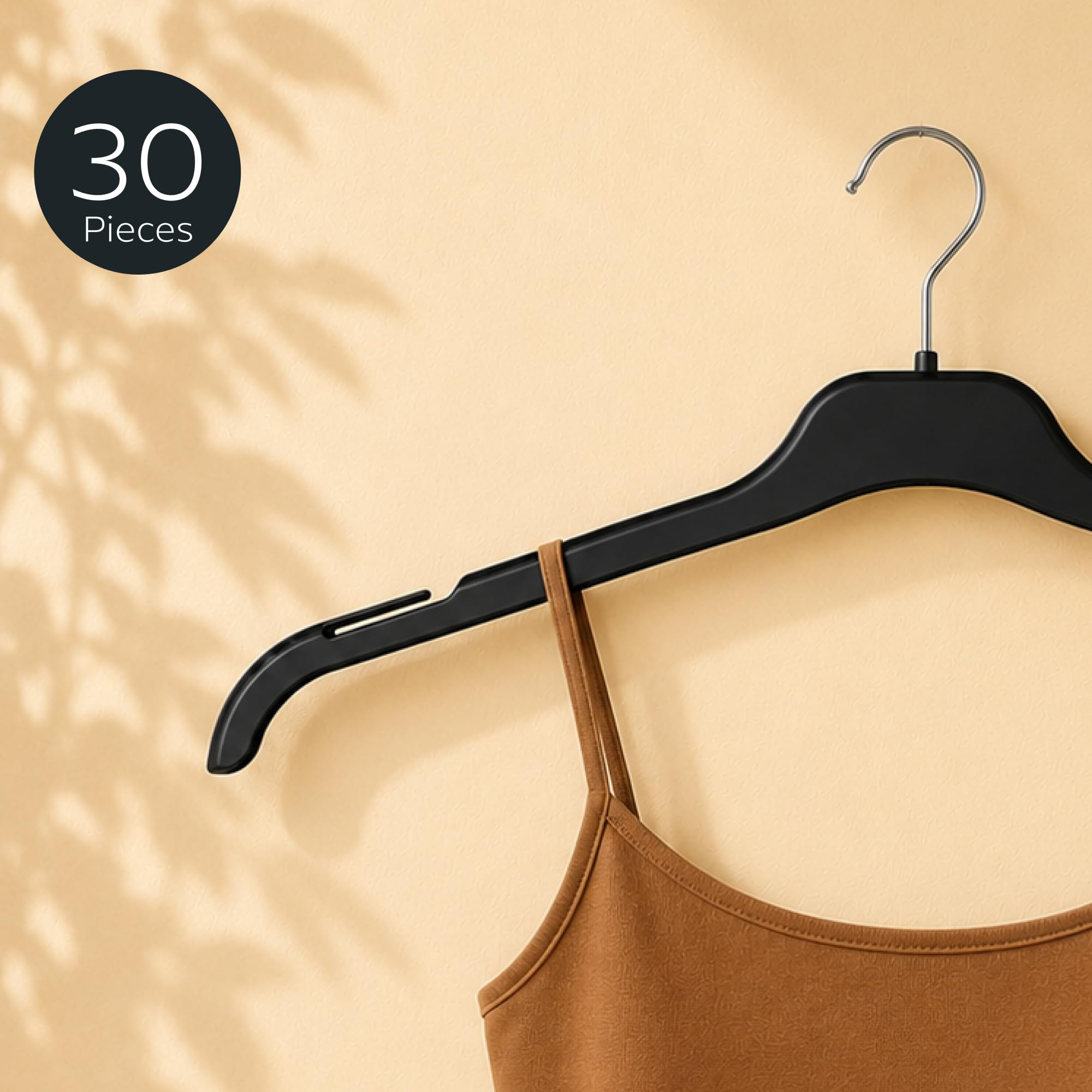 Hangerworld 30 Perchas de plástico Negras con Muescas de 43 cm para Ropa, Abrigos, Prendas Superiores.
