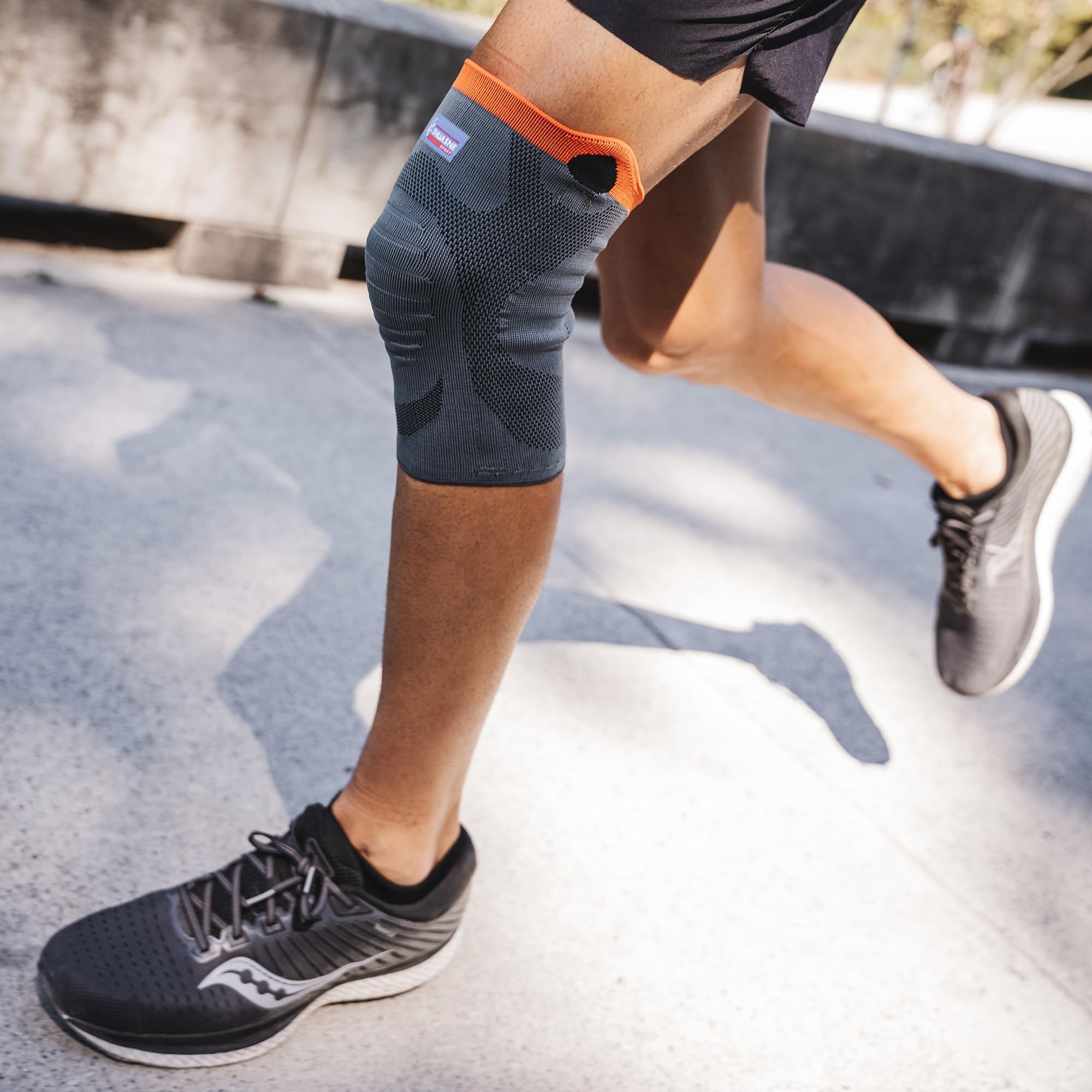 Thuasne - Ginocchiera Sportiva a Maglia di Tenuta Rinforzata - Tenuta e Comfort al Ginocchio - Tessuto Elastico, Balene Laterali Morbide - Uso Semplice - Dispositivo Medico CE