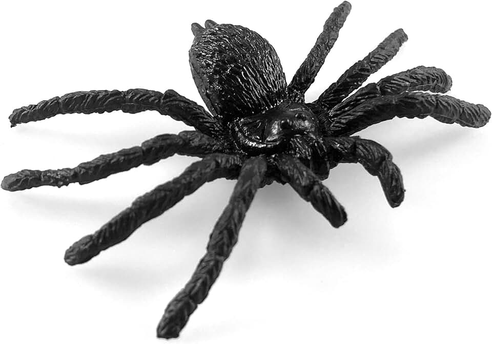 Fake spider. фейковый паук. черный лохматый паук. черный мохнатый паук. паутина для хэллоуина.
