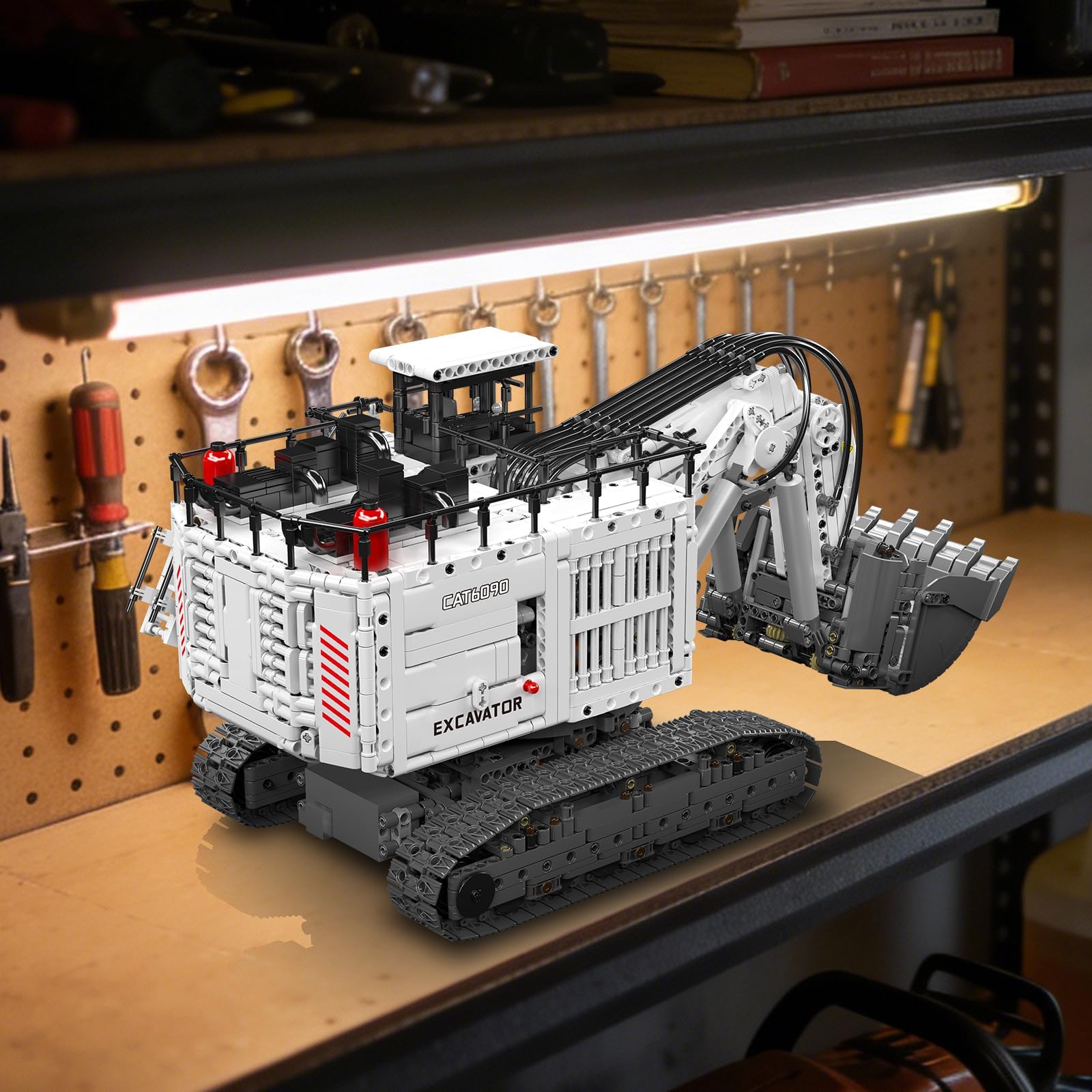 Mould King 17067 - Set di costruzione di gru cingolate per impieghi gravosi motorizzati - Kit di modelli di ingegneria meccanica avanzata con app e telecomando, progetto MOC per veicoli da costruzione