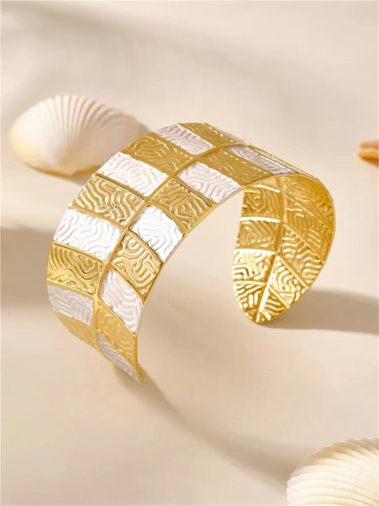 LLXYWJ Zweifarbiges, blattförmiges Edelstahl-Manschettenarmband für Damen mit 18-Karat-Vergoldung. EIN wasserfester, Nicht anlaufender Armreif für einen trendigen Stil