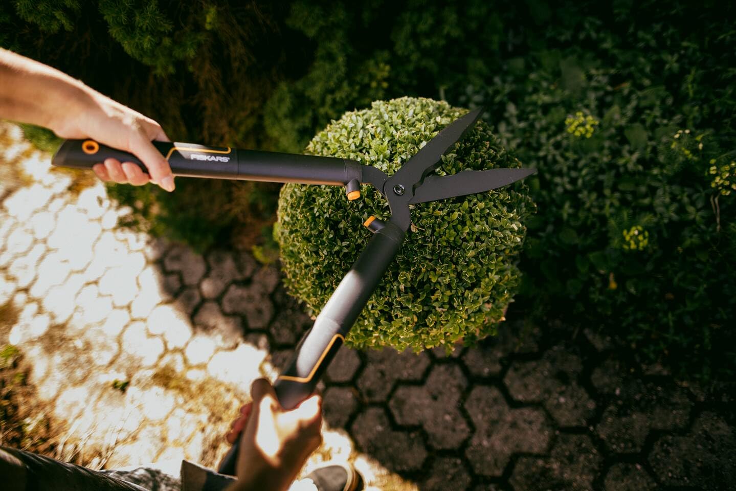 Fiskars Cisaille à haie SingleStep, Lame ondulée, Lames en Acier, Longueur: 58 cm, Noir mat, HS22, 1001433