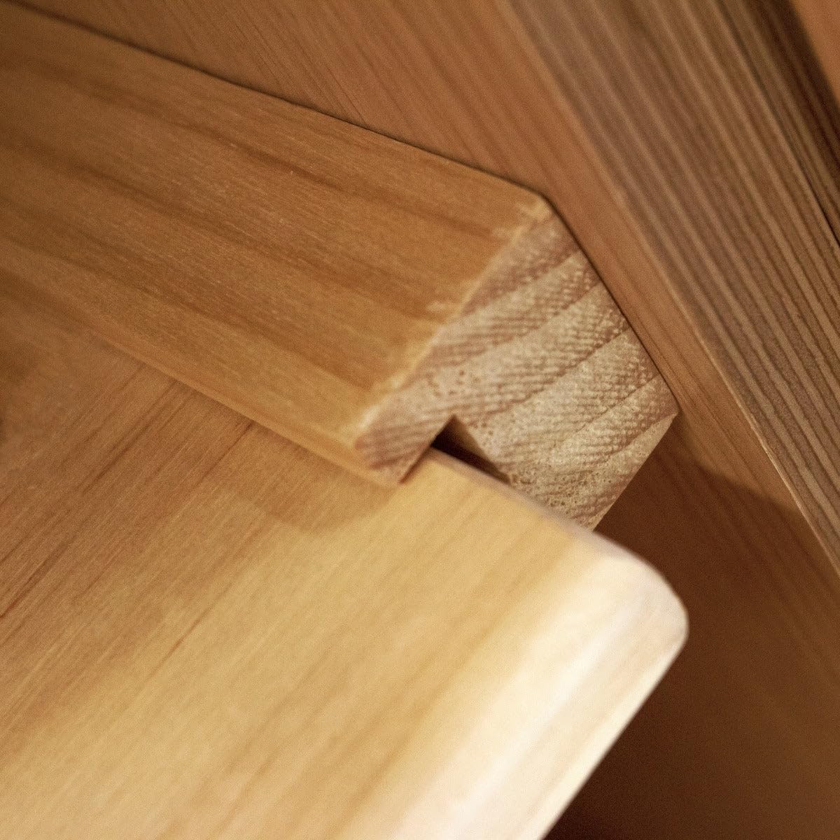 Cestas de Mimbre y Pino para Cocina – Set de 2 – Compatible con Gabinetes de 50cm -con Corredores de Madera de Pino – Diseño Rústico y Duradero – Soporta 10kg por Cesta – Kit de Fijación Incluido