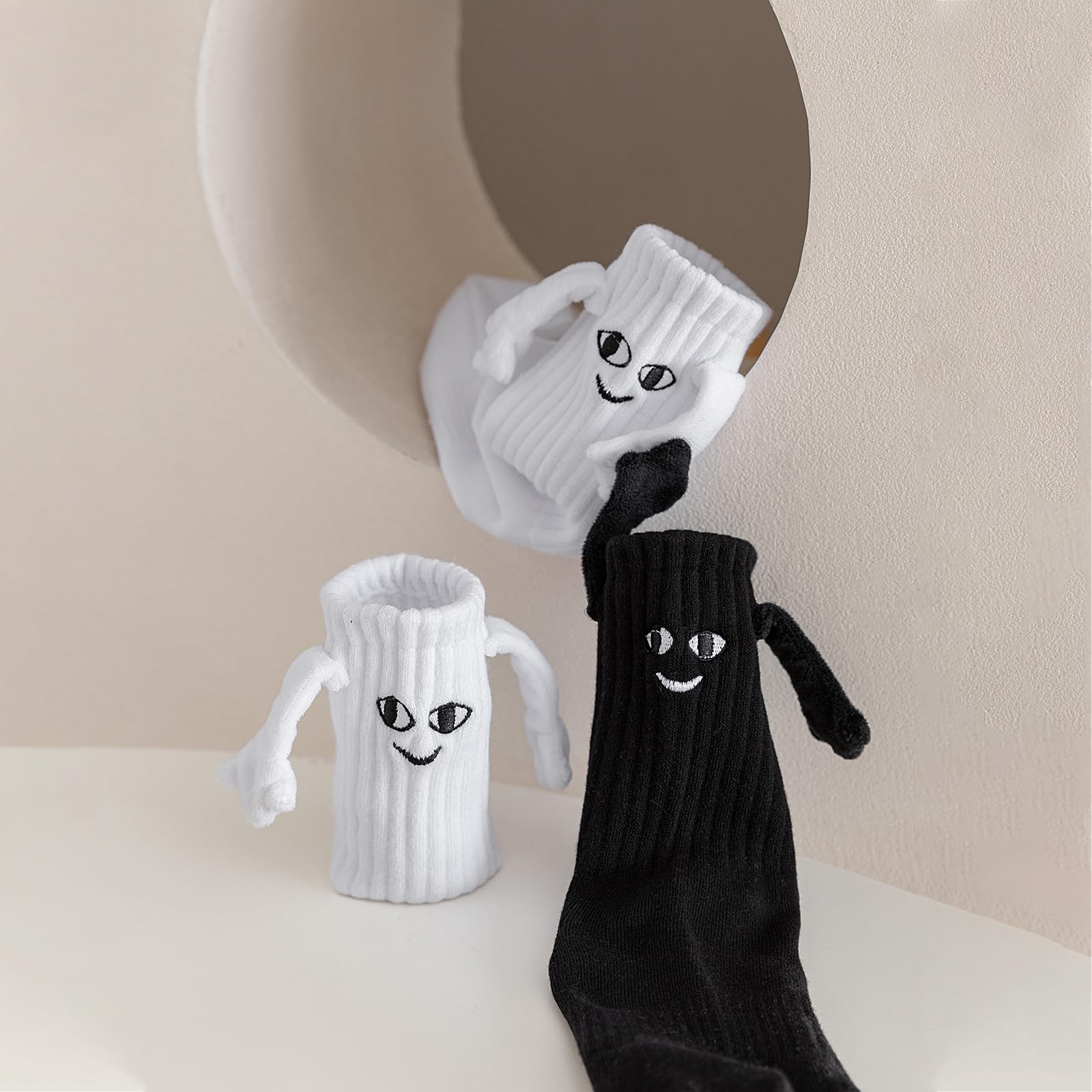 Condition photo showing New/Like New for Petrass Magnetic Holding Hands Socks for Men Women Father Gifts Birthday Anniversaries Gifts for Couples, Him, Friends