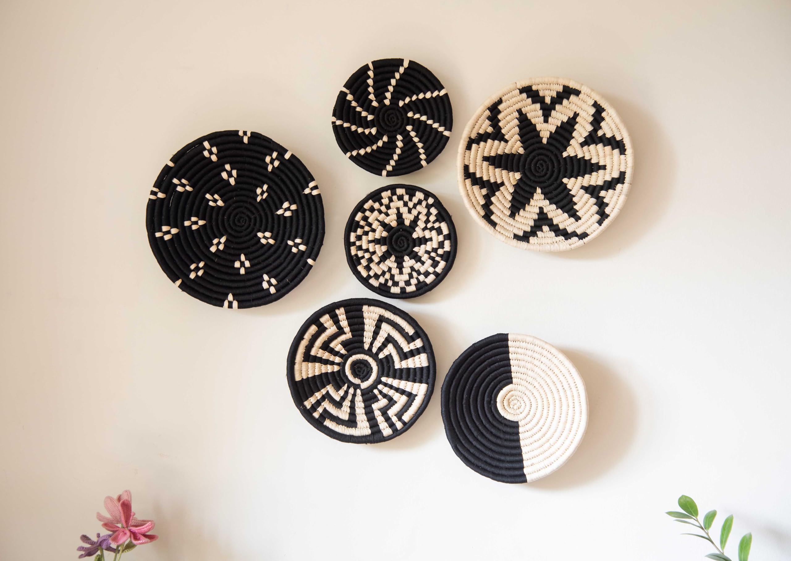 Gulaabi Ghar Sabai Grass Wall Decor Baskets, Black & White, Boho Round Handwoven Plates, Modern Tribal Pattern, Wall Art, Set of 6