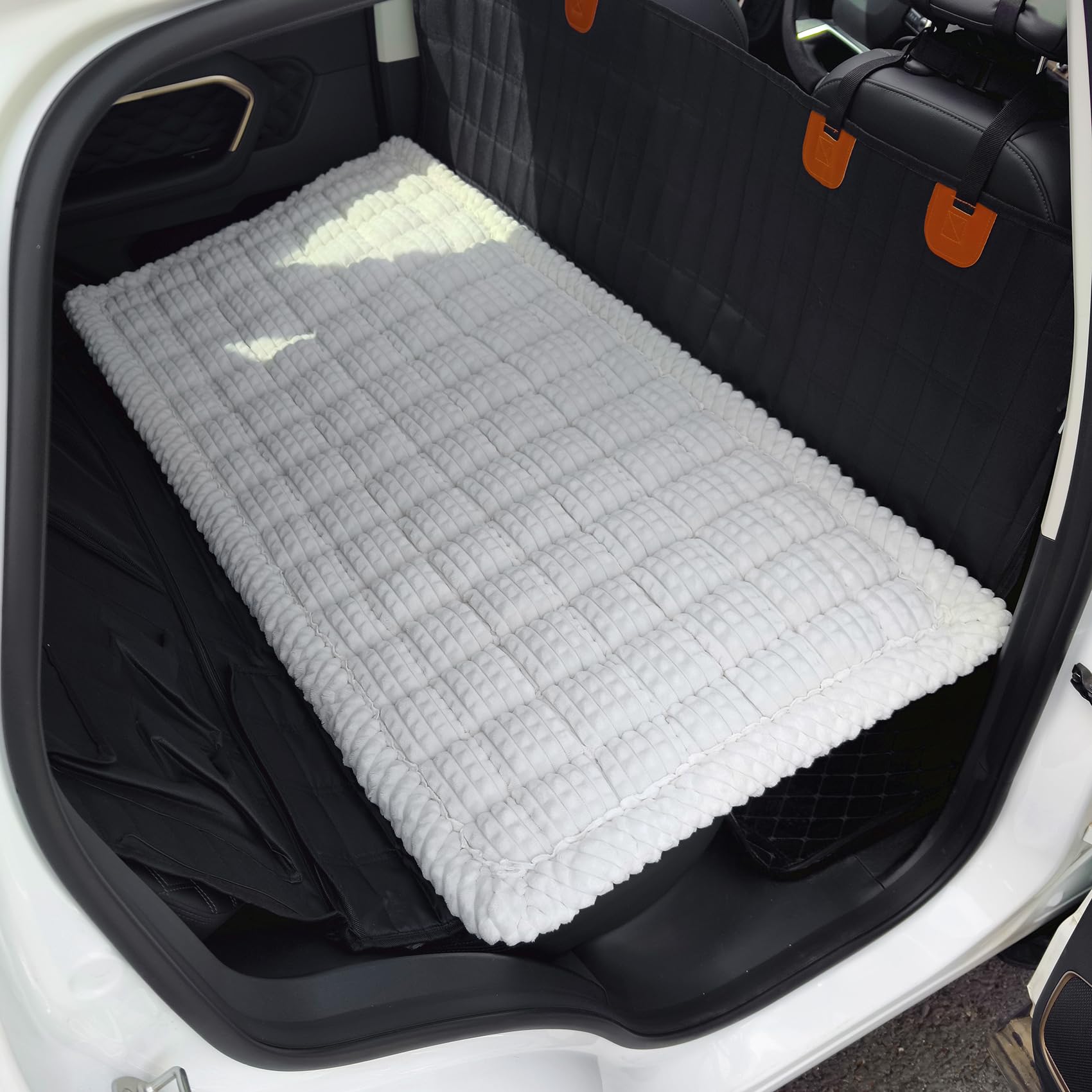 AEEISHOMEREFORM Dog Bed for Car Backseat, Non-Slip Pet Mat Furry Back Seat Blanket for Dogs, Washable Seat Cover for Backseat Extenders (White,