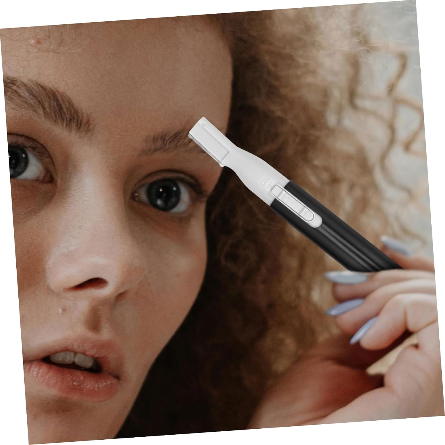 Portable Mini Eyebrow Trimmer for Women Lightweight Electric Razor Facial Hair Remover with Comb for Precise Eyebrow Shaping and Neck Trimming