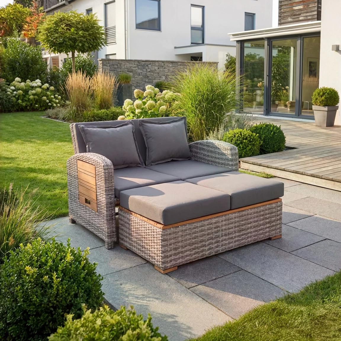 greemotion Gartensofa mit Liegefunktion Bahia Tobago - Sonnenliege mit 5-fach verstellbarer Rückenlehne - Gartenlounge mit zwei klappbaren Seitentabletts - Loungesofa inkl. Hocker 117x93x74 cm | 117 x 93 x 74 cm