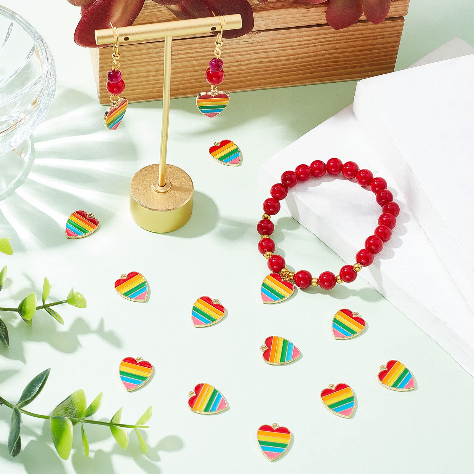 NBEADS 32 Ciondoli A Cuore Smaltati – 4 Colori Con Arcobaleno, Placcati Oro, Per Gioielli Fai Da Te