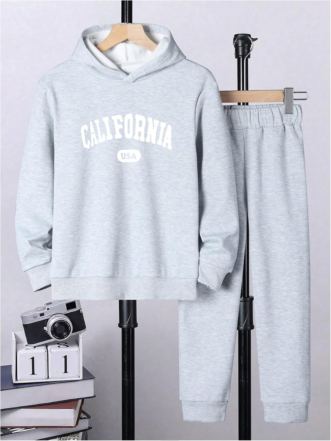 VIPWOLF Boy's Sweatsuits Two Piece Sweat Sets Letter Graphic Hoodies Sweatshirts & Fleece Joggers