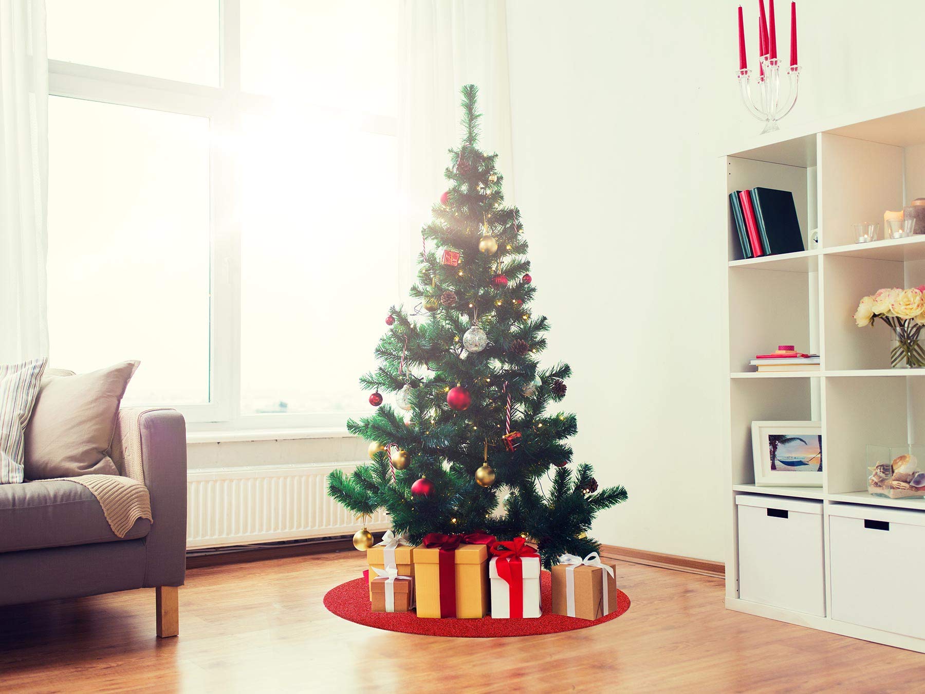 Primaflor - Ideen in Textil Weihnachtsbaum-Unterlage Ruby - Rot, 100cm, Tannenbaum-Bodenschutz-Matte, Runder Teppich aus Kunstrasen, Eventteppich