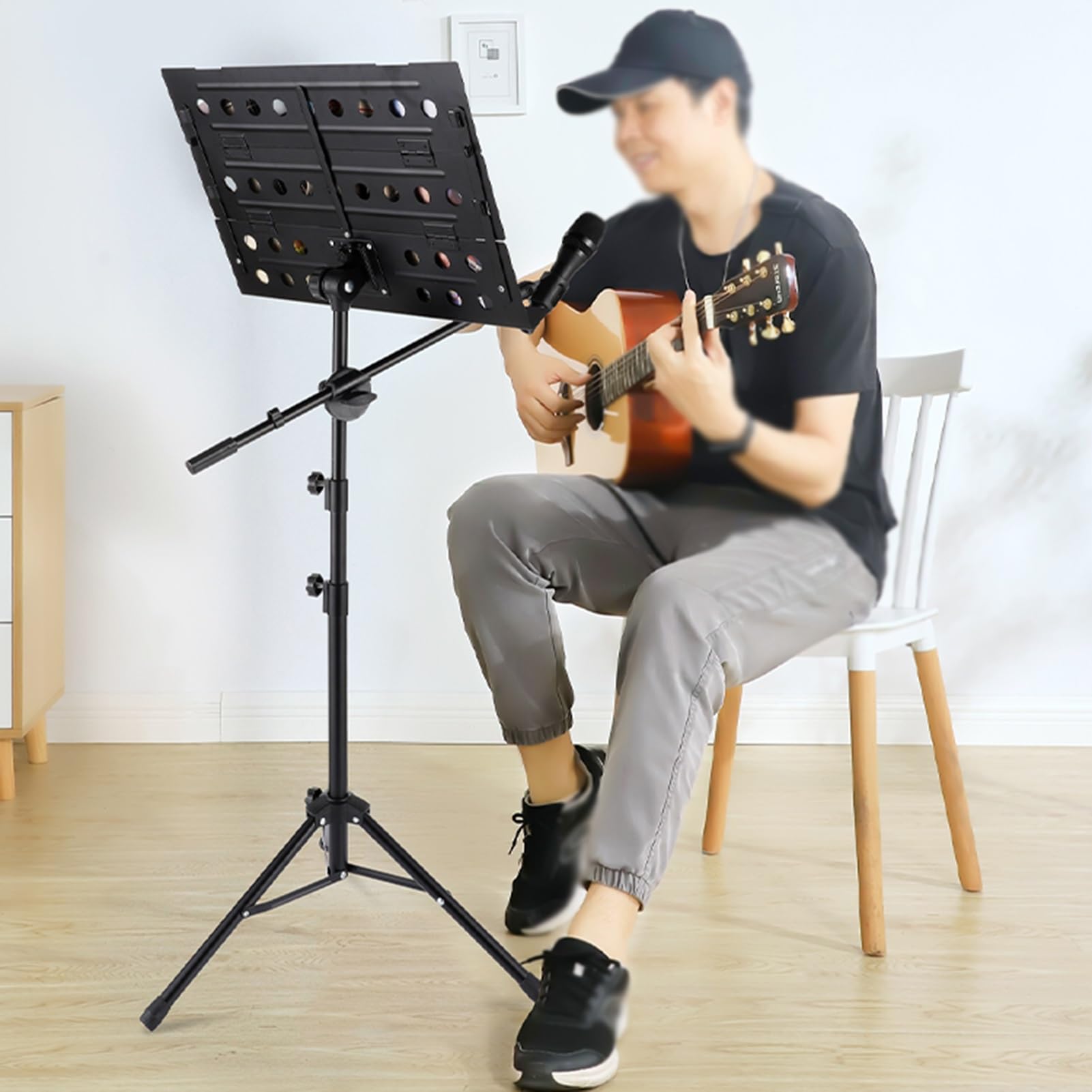 Atril for partituras, plegable con estuche de transporte, ideal for practicar y tocar varios instrumentos.