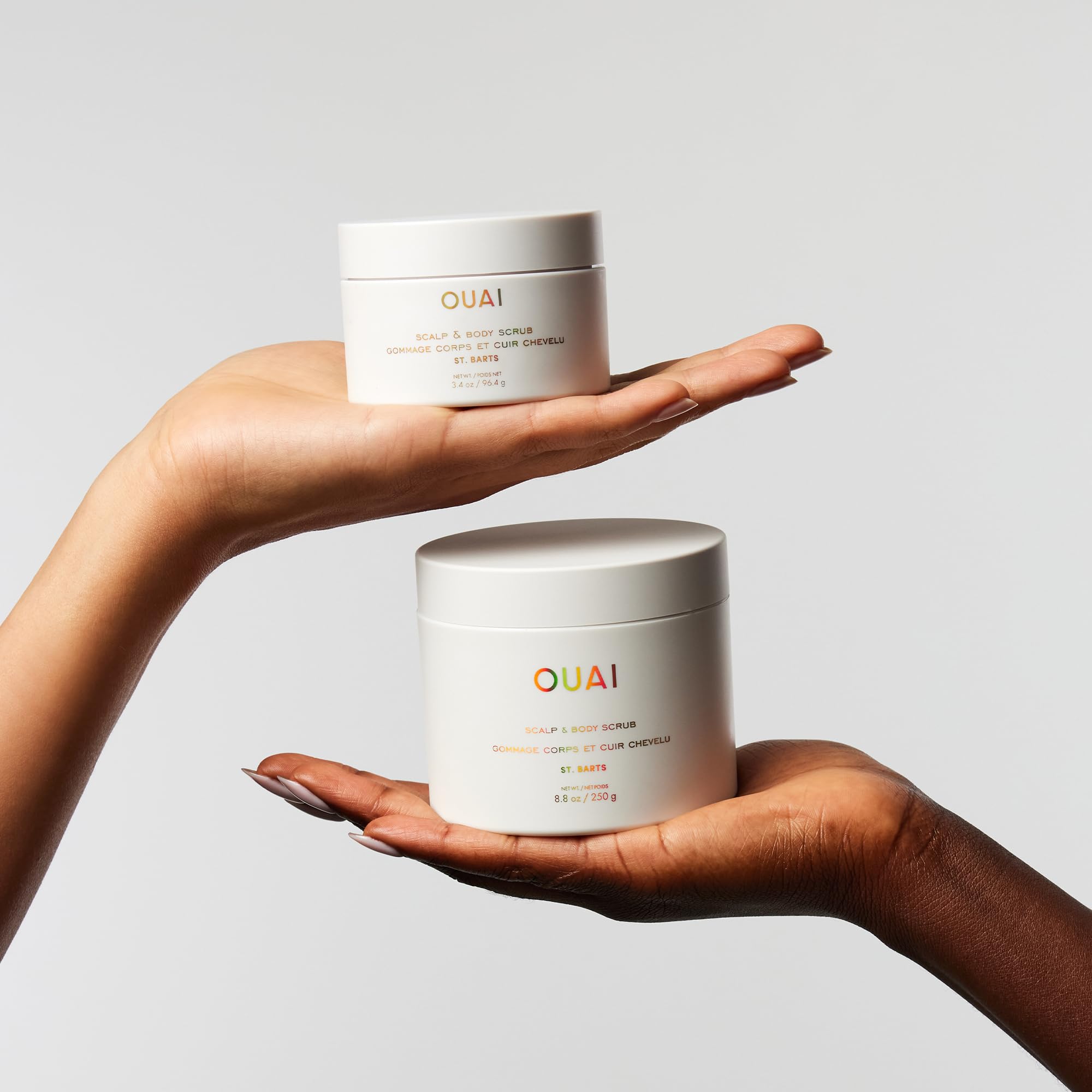 OUAI St. Barts - Scrub esfoliante per il corpo e il cuoio capelluto, con miscela di zucchero e olio di cocco, per una pelle liscia e idratata, scrub delicato per rimuovere l'accumulo di prodotto (96,4