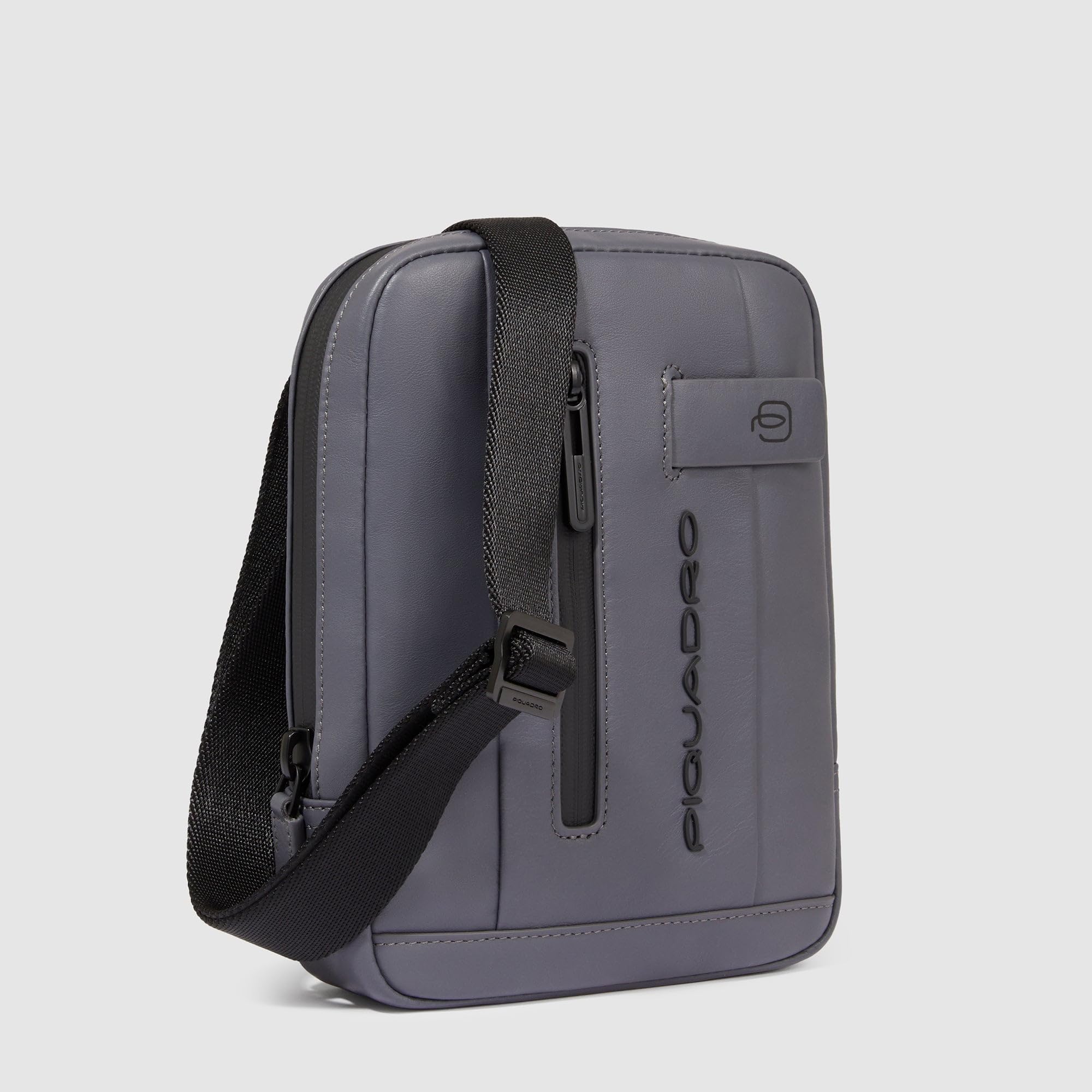 PIQUADRO Borsa in Pelle Porta iPad Mini con Passante per Auricolari, Linea Urban, Grigio CA3084UB00/GR