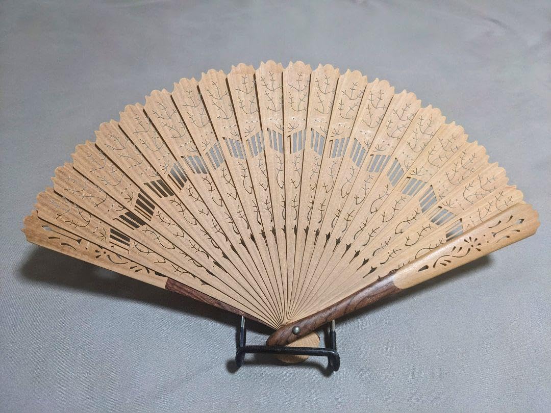 Amazon.co.jp: 宮脇賣扇庵 中地甲陽 白檀 扇子 当時物 : ファッション