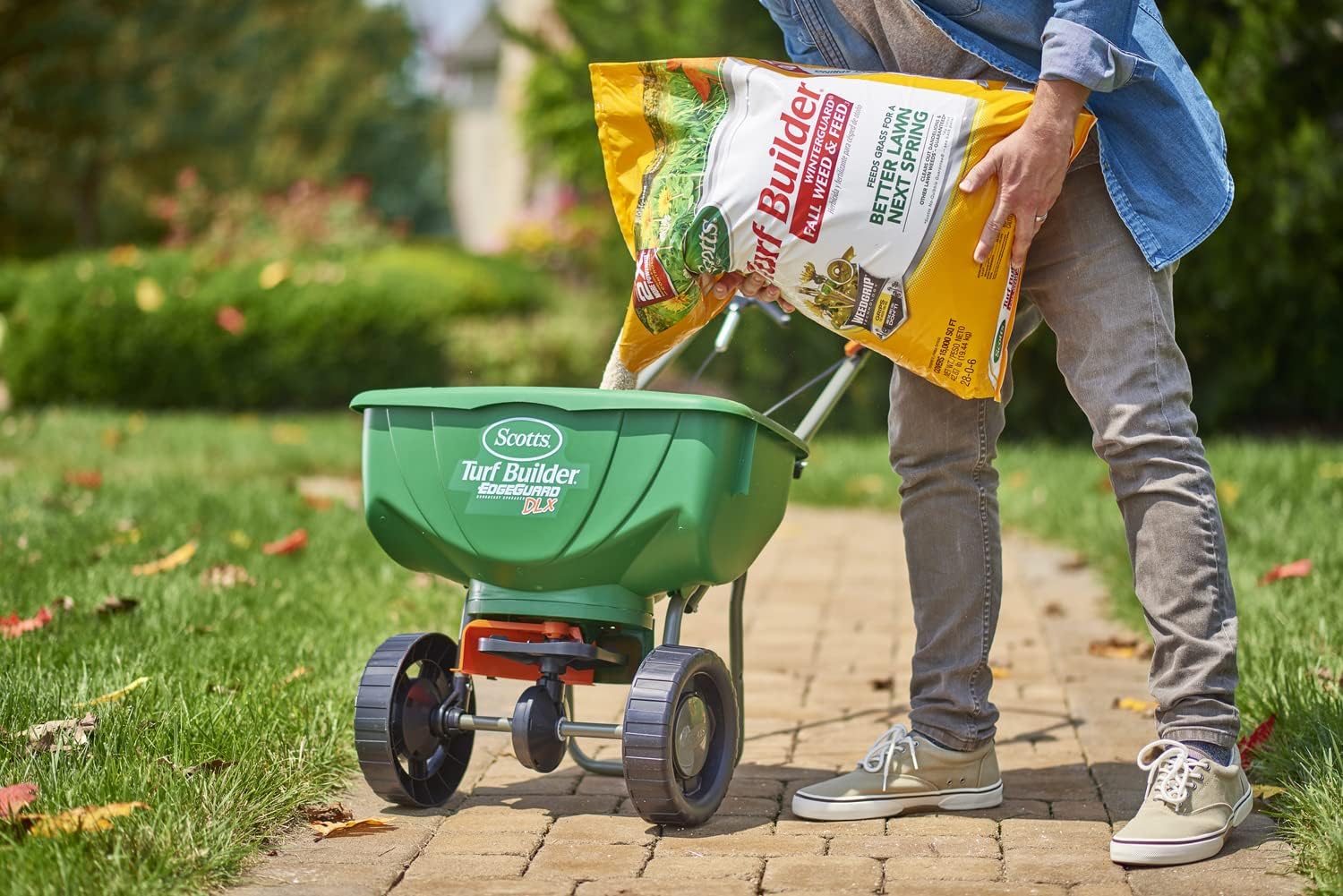 Scotts Turf Builder WinterGuard Fall Weed & Feed3 - Weed Killer Plus Fall Fertilizer, 15,000 sq. ft. (2-Pack)