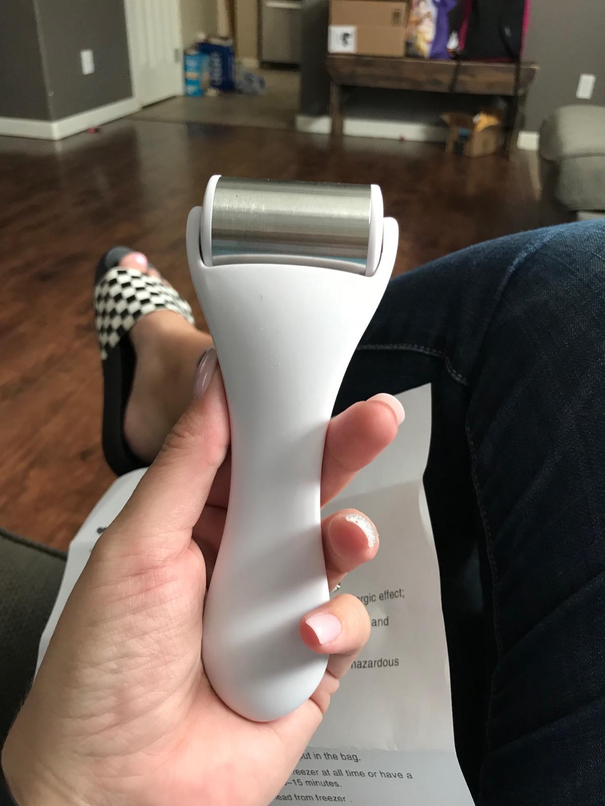 MAANGE Ice Roller for Face & Eye,Puffiness,Migraine,Pain Relief and Minor Injury,Skin Care Products Stainless Steel Face Massager Ice Roller Massager (White)