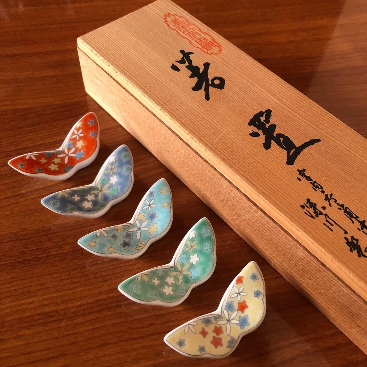 Amazon.co.jp: 深川製磁 箸置き 蝶々 チョウ 夢 金彩 バタフライ 箸置 