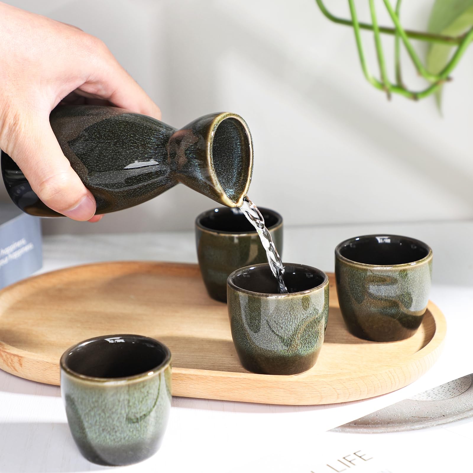 Lot de 1 pot à saké en céramique pour chauffe-liqueur et 4 gobelets à saké (vert noir)