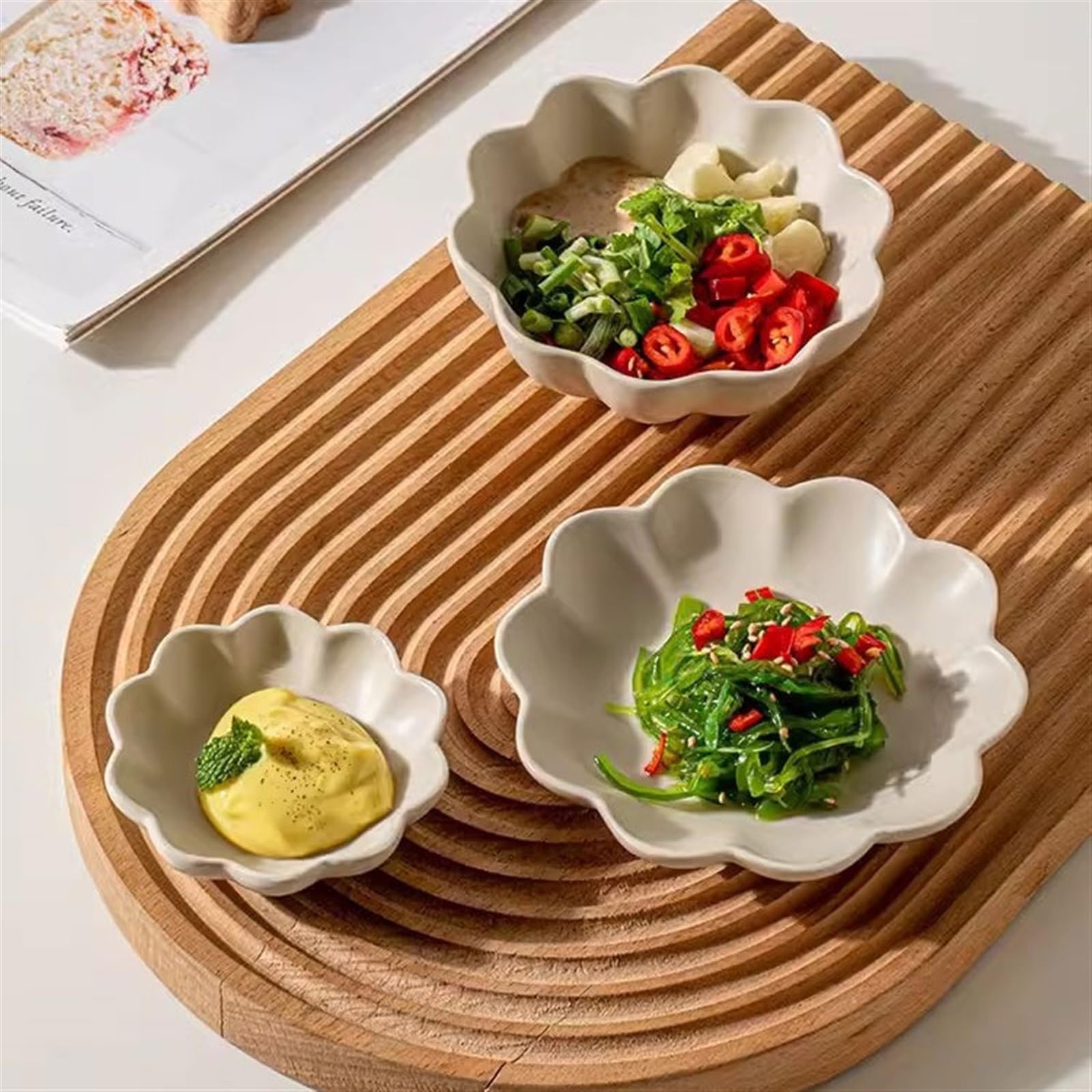 Multifunktions Blütenblatt Form Kleine Platte Drei Sätze Haushalt Keramik Geschmack Grill Fleisch Tauchplatte Exquisite Snack Leicht zu reinigen