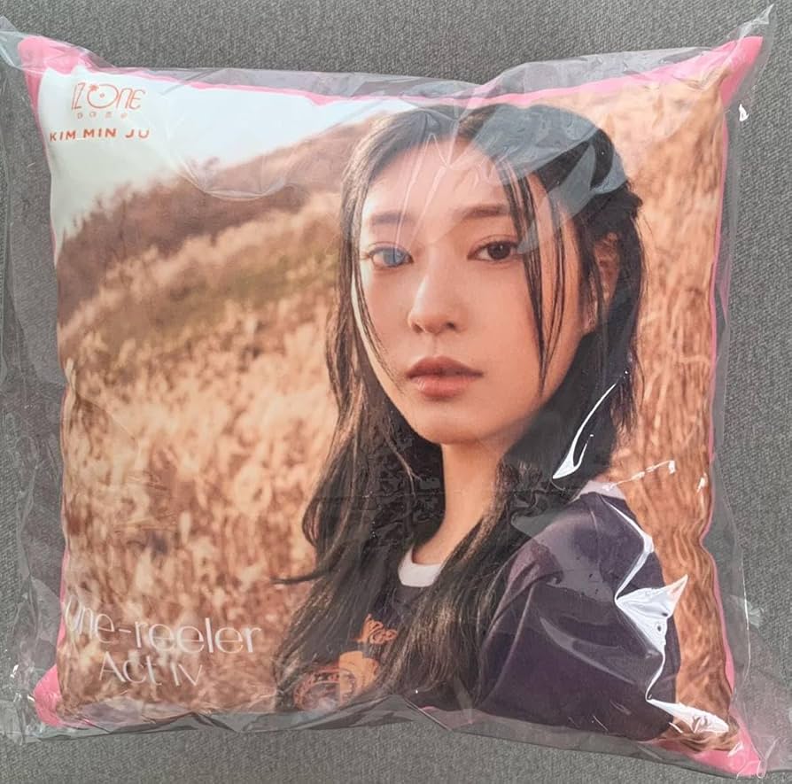 Amazon.co.jp: クッション アイズワンの KIM MIN JU キムミンジュの  