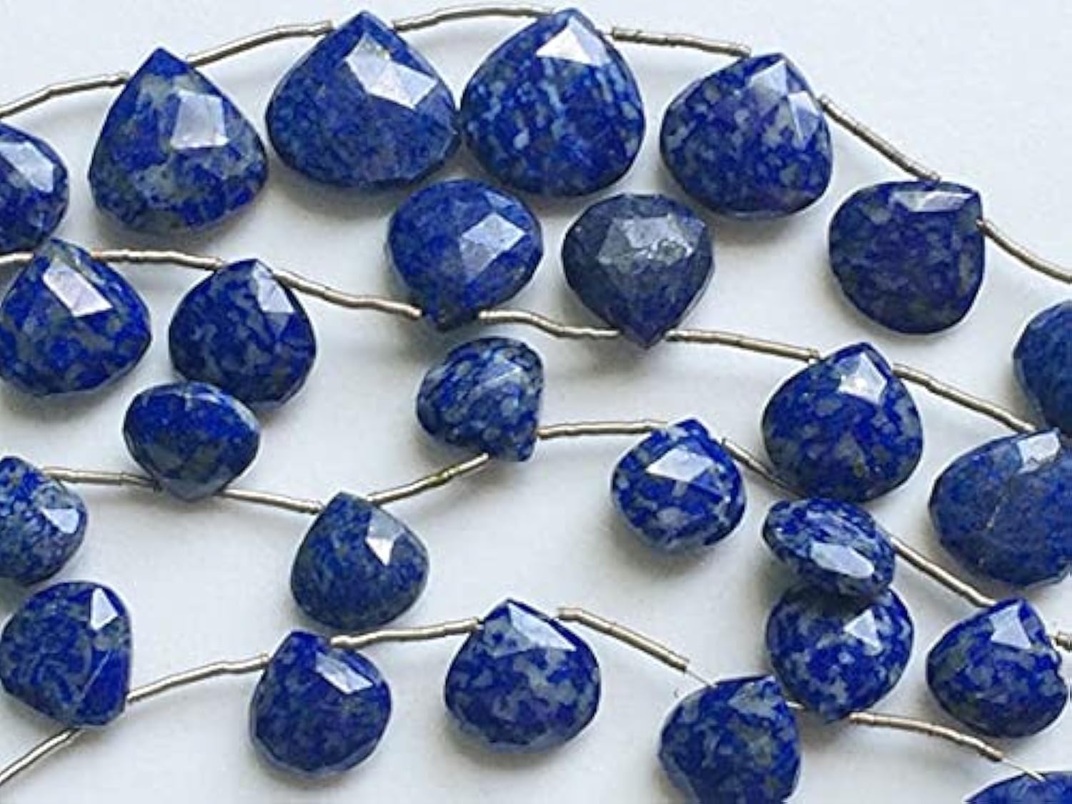 Perles lapis lazuli cœur pour fabriquer un collier personnalisé à offrir en cadeau