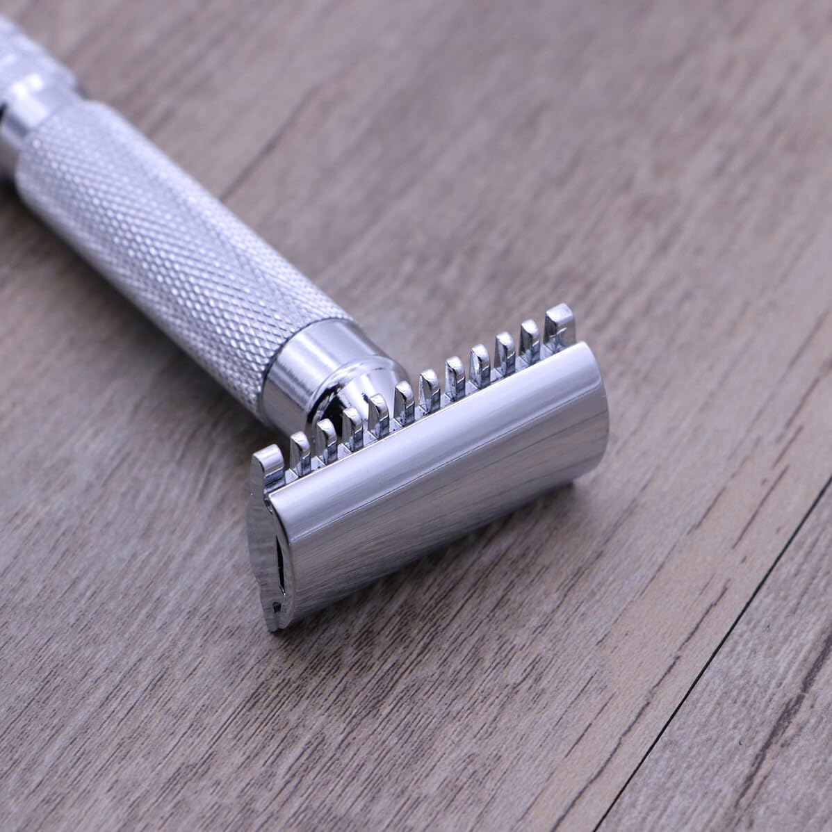 Unomor Double Safety Razor Stainless Steel Shaving Razor for Men Textured Grip Close Clean Shave Bump- Professional Barber and Home Use Pattern
