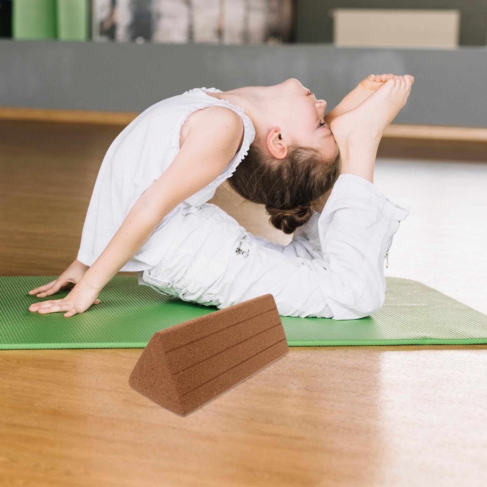 Levemolo Blocchi Yoga Triangolari Accessori Essenziali per Allenamenti in Sughero Giallo Rilassano Vita e Addome Blocchi Fitness ad Alta Densità per Ragazzo Ragazza per Pilates e Yoga