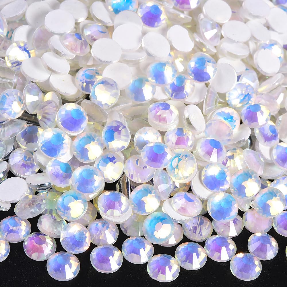 Dijes de uñas planos y brillantes para solucionar la falta de luz en manicuras