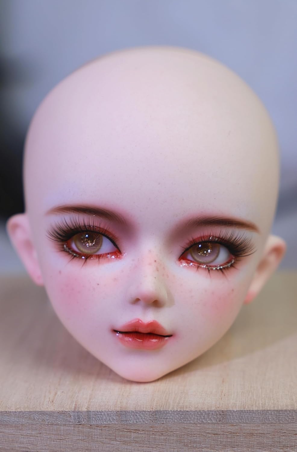 BJDDoll 1/3 Female Doll Head – Poseable Eyes, Handcrafted Makeup with Freckle Details, Head Circumference Approx. 22.5cm (8.86 Inches), Ideal for Collectors (Includes Head, Eyes)