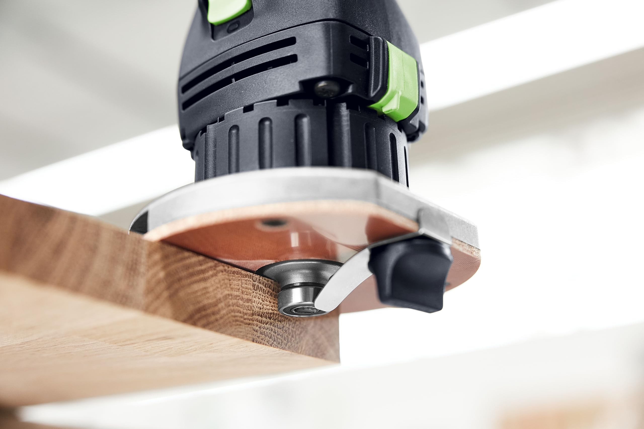 Festool Fresadora de Cantos OFK 500 Q-Plus R3, 450 W | Ajuste de profundidad 1/10 mm - Suela de tejido duro - Parada de husillo - Peso 1,4 kg