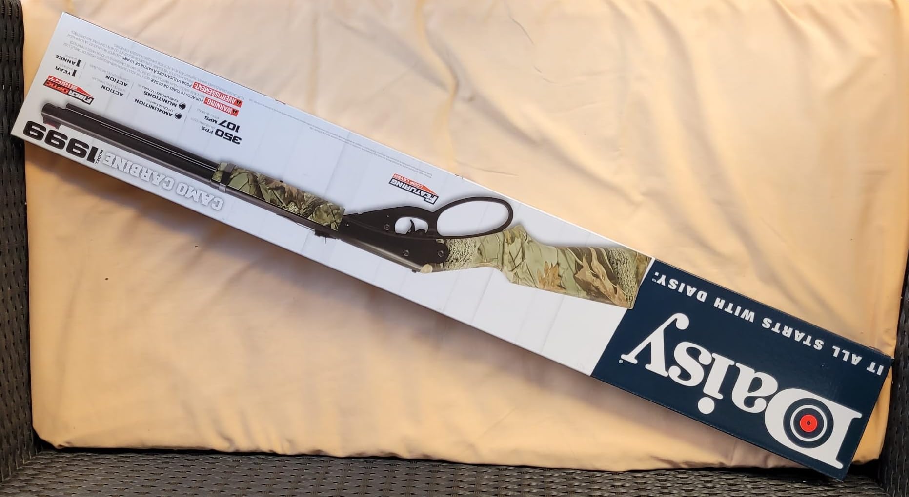 Pack Carabina de Aire Comprimido Daisy 1999 Lever Action. Escopeta de balines 1999 Camuflaje. Incluye: Tarjeta DE Armas, Gafas de protección, Funda, y balines