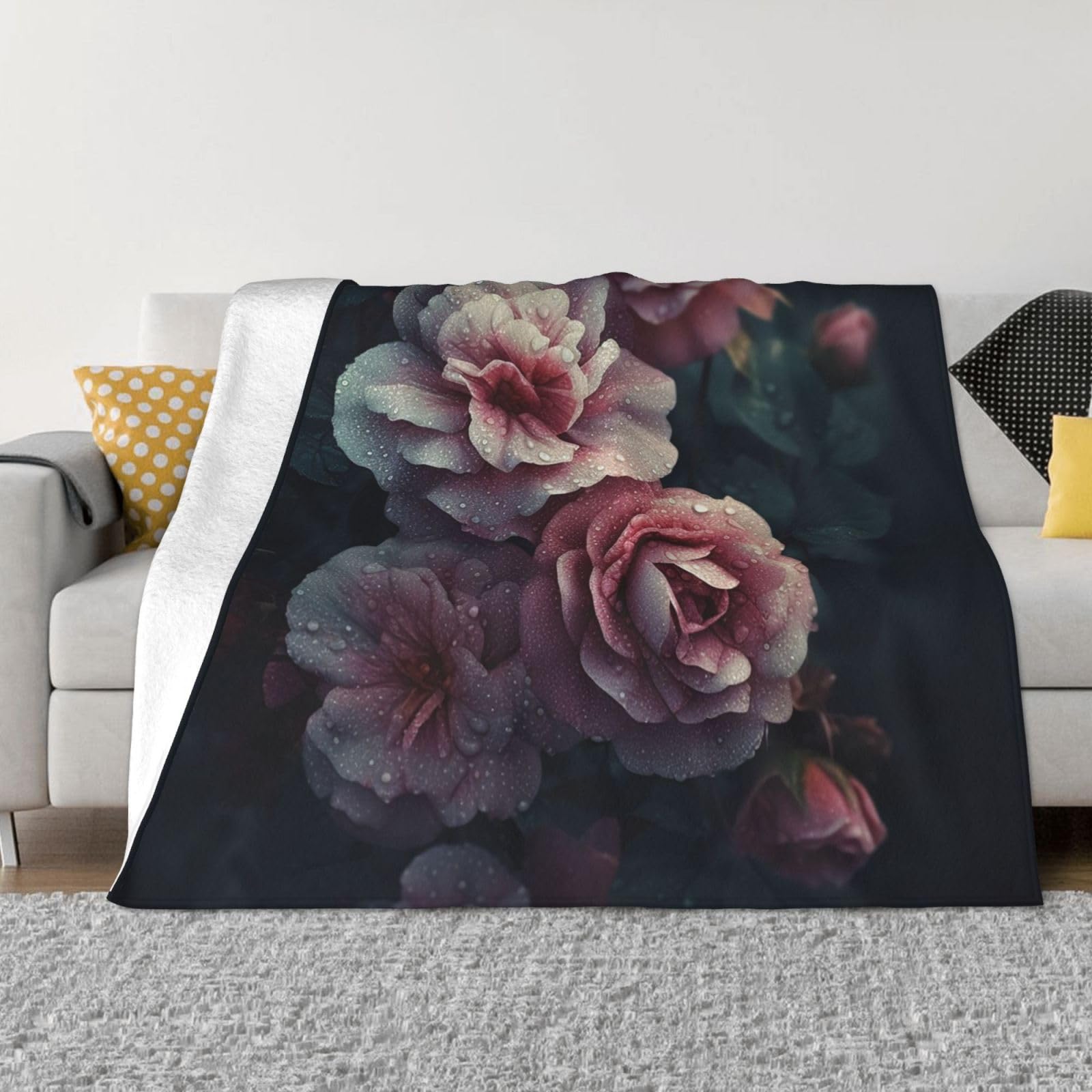 Couverture en micro-polaire chaude contre le froid nocturne sur votre lit