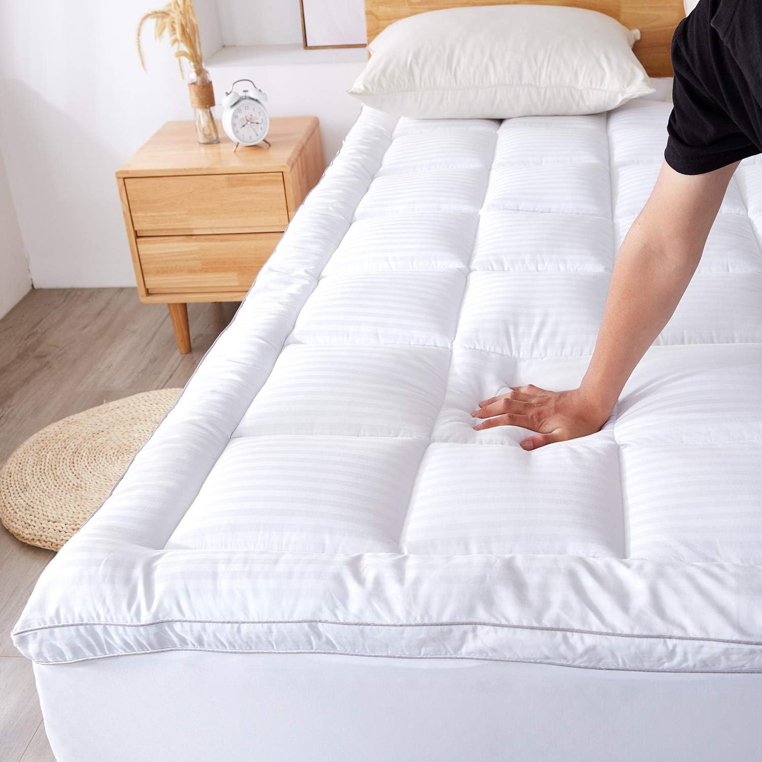 WhatsBedding 2 Inch Thick Mattress Topper with 400T 100% Cotton Cover, Queen Mattress Pad with Down Alternative Filled (8-21" Fitted Deep Pocket) : Home & Kitchen