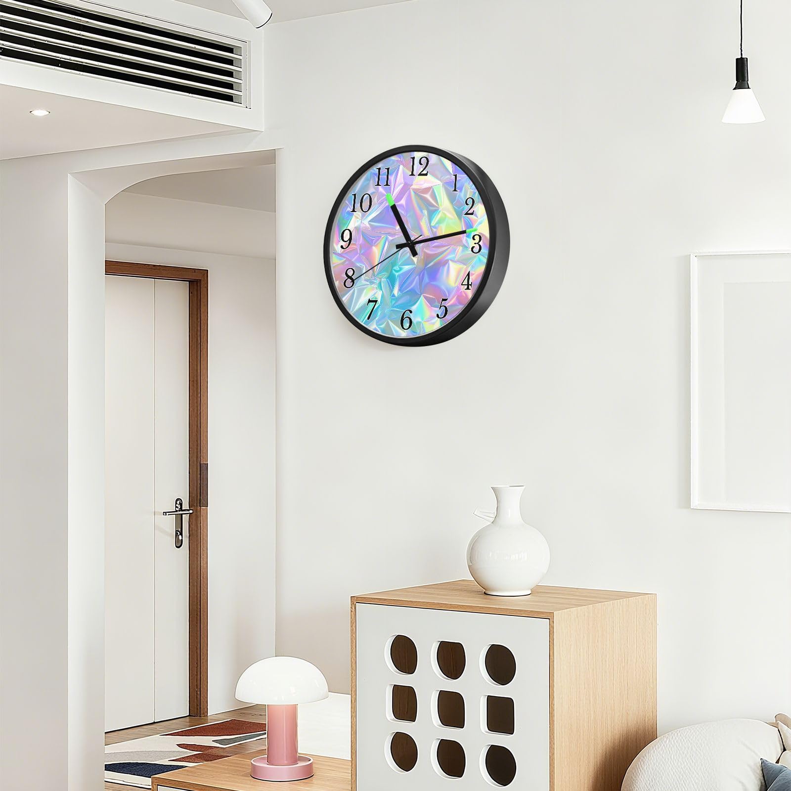 Mnsruu Reloj de pared luminoso holográfico arcoíris neón reloj de pared que brilla en la oscuridad, funciona con pilas, reloj de luz nocturna silencioso sin tictac para dormitorio