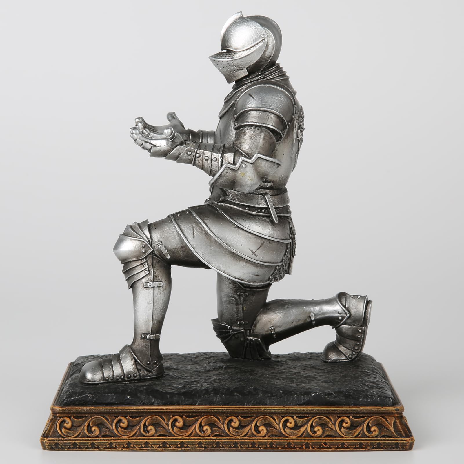 Vineyard Carvings Knight Stifthalter 17,8 cm hoch