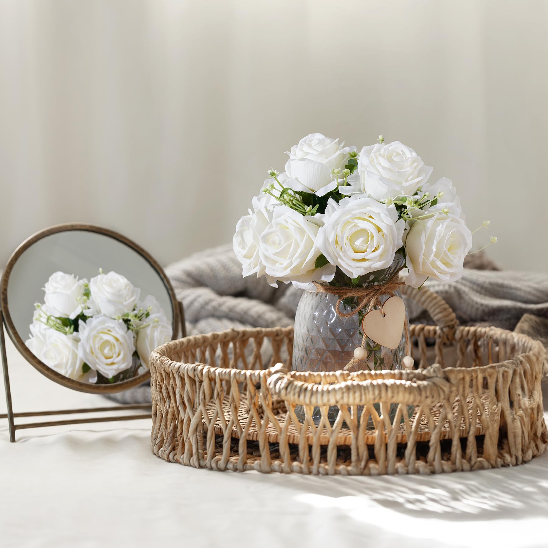 NiHome Künstliche Blumen mit Vase, Realistische Seidenblumen mit Herz- und Kugelanhängern, Dekorative Blumen für Esstisch, Couchtisch, Wohnzimmer, Badezimmer, Büro und Hochzeitsparty (Weiß)