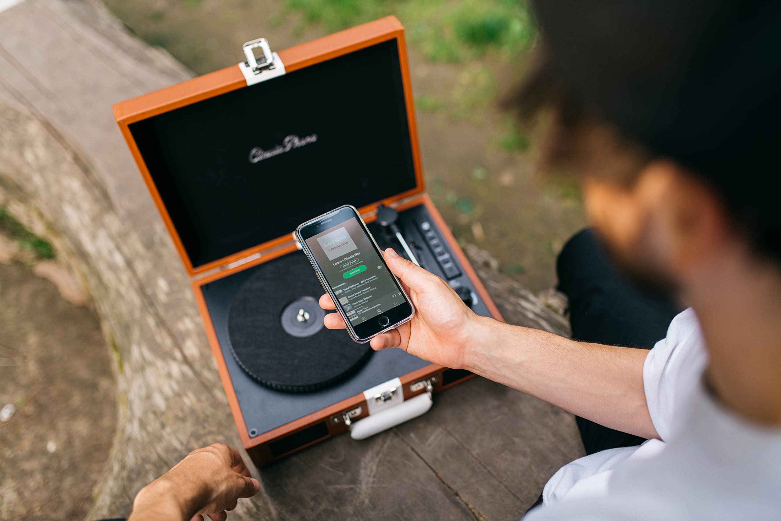 Lenco Tt-120 Platine à Disque avec Batterie Intégrée Bluetooth 33, 45, 78 Rpm - entraînement Par Courroie - 2 Haut-Parleurs - aux-In, Rca-Out 3,5 Mm - Marron/Blanc