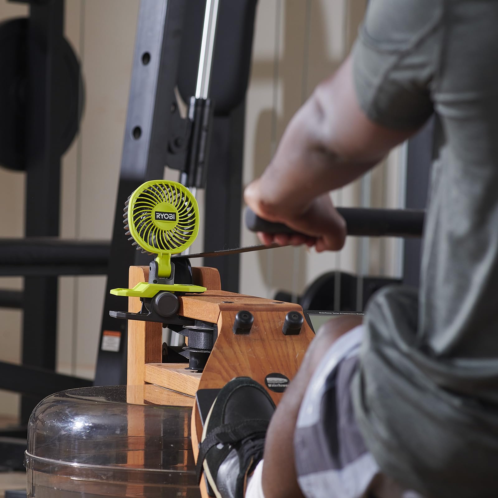 RYOBI RCF4-120G, Ventilatore Portatile a Pinza, Girevole a 180° e Rotante a 360°, Silenzioso, per Superfici Fino a 32mm, Ø 9cm, 1 Batteria da 2,0Ah Inclusa Ricaricabile con USB-C