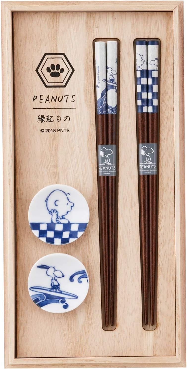 Amazon Co Jp Peanuts ピーナッツ スヌーピー 染付 お箸 ペアセット 木箱入 Sn80 842h ホーム キッチン