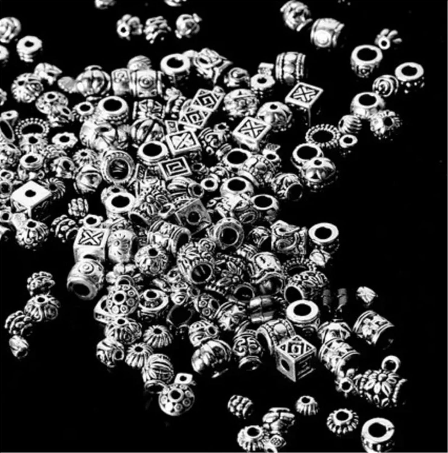 Yingluno 800pcs Tibetan Antique Silver Color Hollow Ball Metal Beads Spacer Bead(Style 02)
