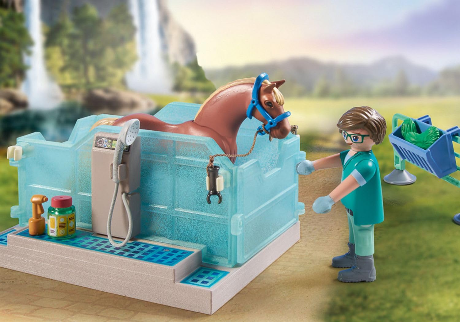 PLAYMOBIL Horses of Waterfall 71352 Stalla con Veterinario, guarigione Rapida degli Animali Malati Grazie a Phil, Giocattolo sostenibile per Bambini dai 5 Anni in su