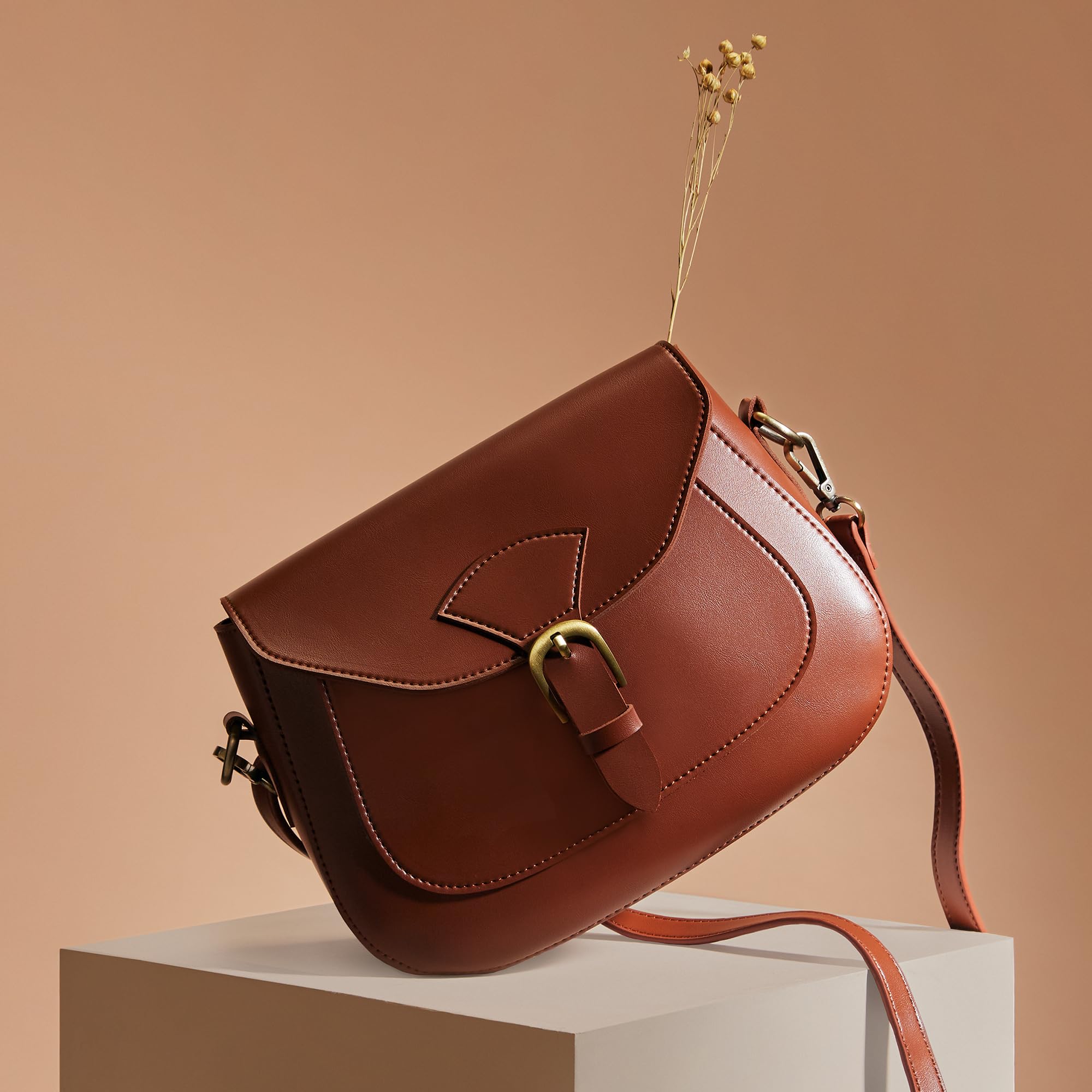 Vintage Vegan Leather Saddle Crossbody Bag (Brown)