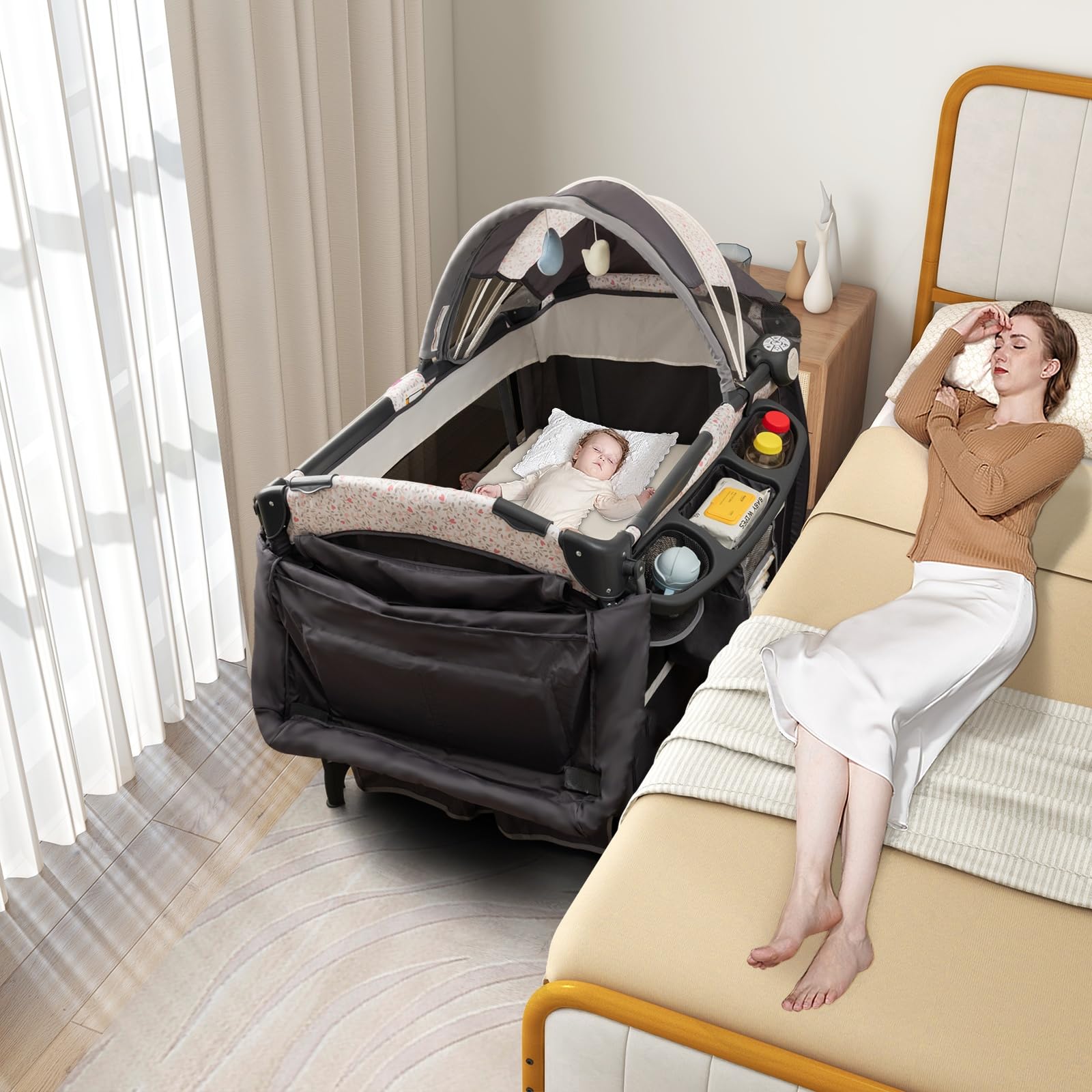 LIFEZEAL Cuna Bebe Plegable con Colchón, Cuna Colecho con Juguetes Montessori y Reproductor de Música, Bebe Bed con Cambiador y Ruedas, Carga 15 kg