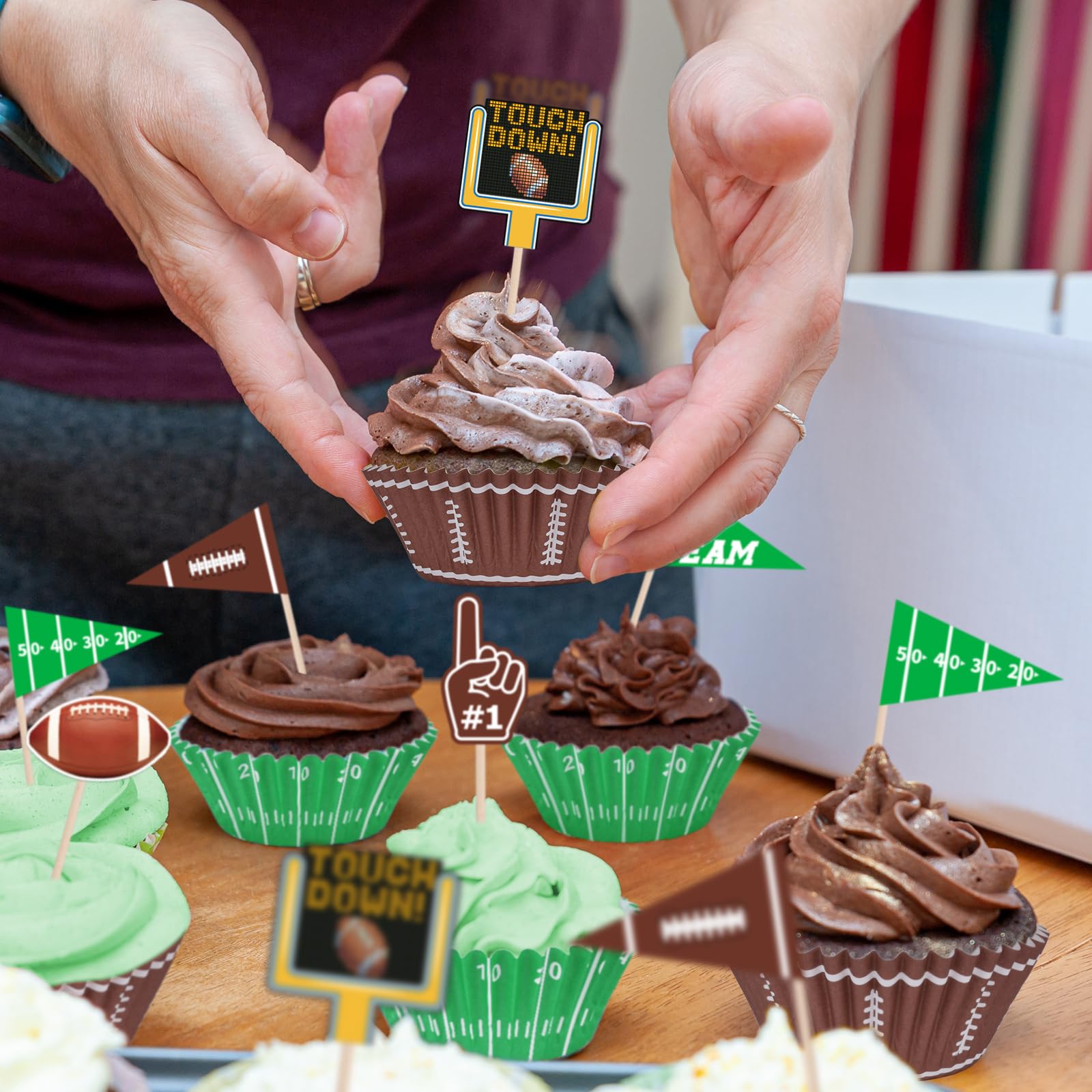 300pcs Caissettes à Cupcakes en Forme de Football, Caissettes à Muffins en papier Motif Football Supports Cuisson Décoration de Fête Sur le Thème du Sport Pour Desserts Mariage Anniversaire 300pcs Caissettes à Cupcakes en Forme de Football, Caissettes à Muffins en papier Motif Football Supports Cuisson Décoration de Fête Sur le Thème du Sport Pour Desserts Mariage Anniversaire