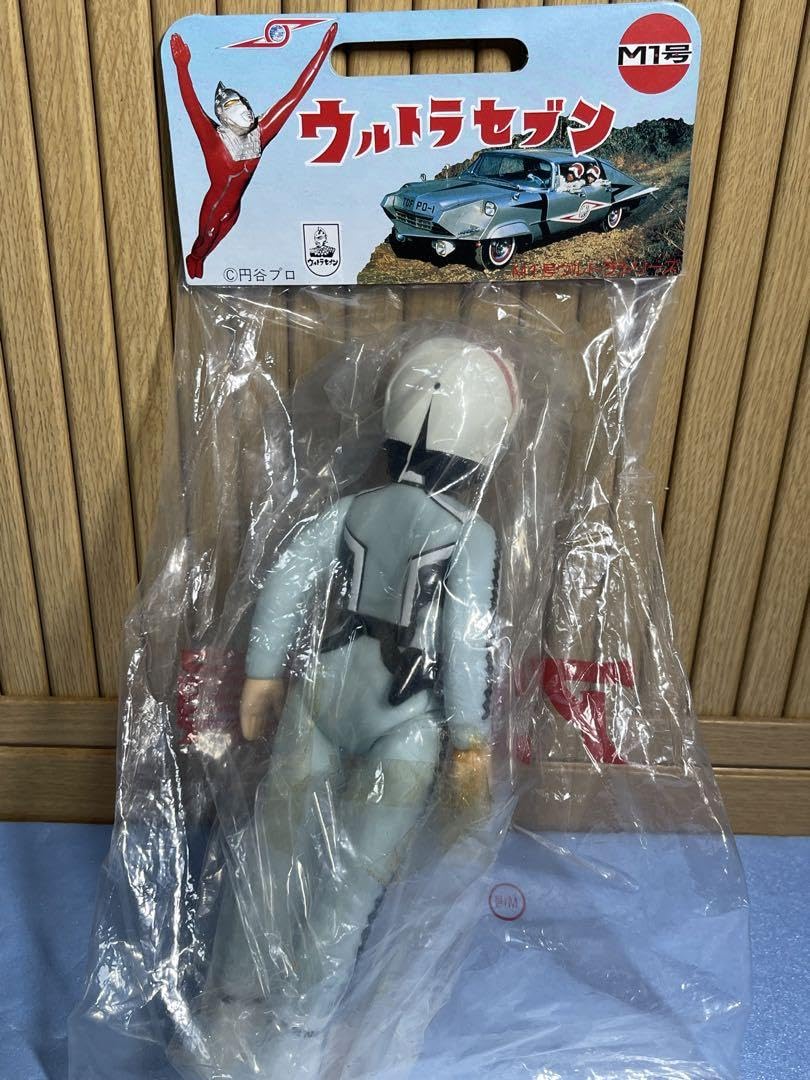 〔美品〕M1号 アンヌ隊員 ソフビ ウルトラセブン アンヌ隊員 ウルトラセブン ソフビ M1号 ウルトラセブン アンヌ