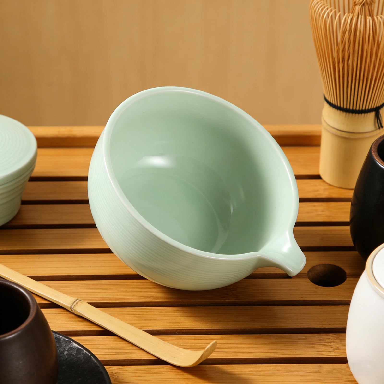 Ciotola Giapponese per Matcha con Beccuccio 550ml Ceramica | Verde, Bocca Ampia e Fondo Profondo, Lavabile in Lavastoviglie e Microonde, per Cerimonia del Tè